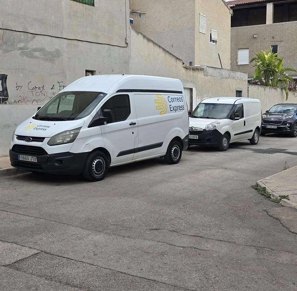 Furgonetas de reparto de Logística Samucan